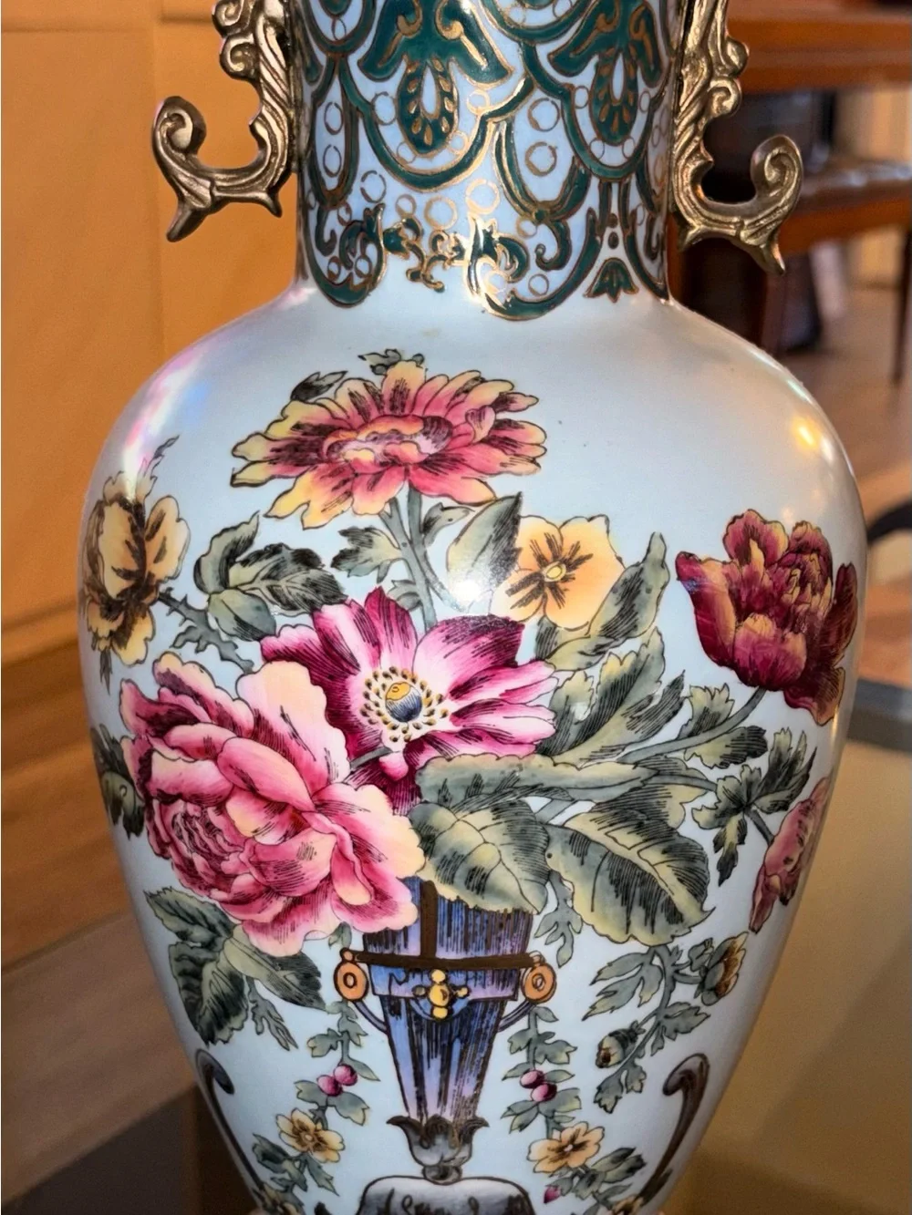 Decorative Pink Floral Porcelain Vase - Elegant Home Accent
